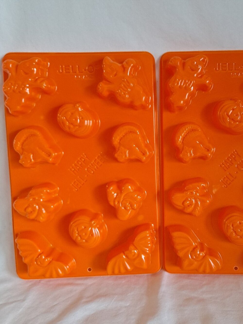 Set 2 HALLOWEEN JELL-O JIGGLERS Molds Jello Ice Tray Candy Ghost Cat Pumpkin Cat
